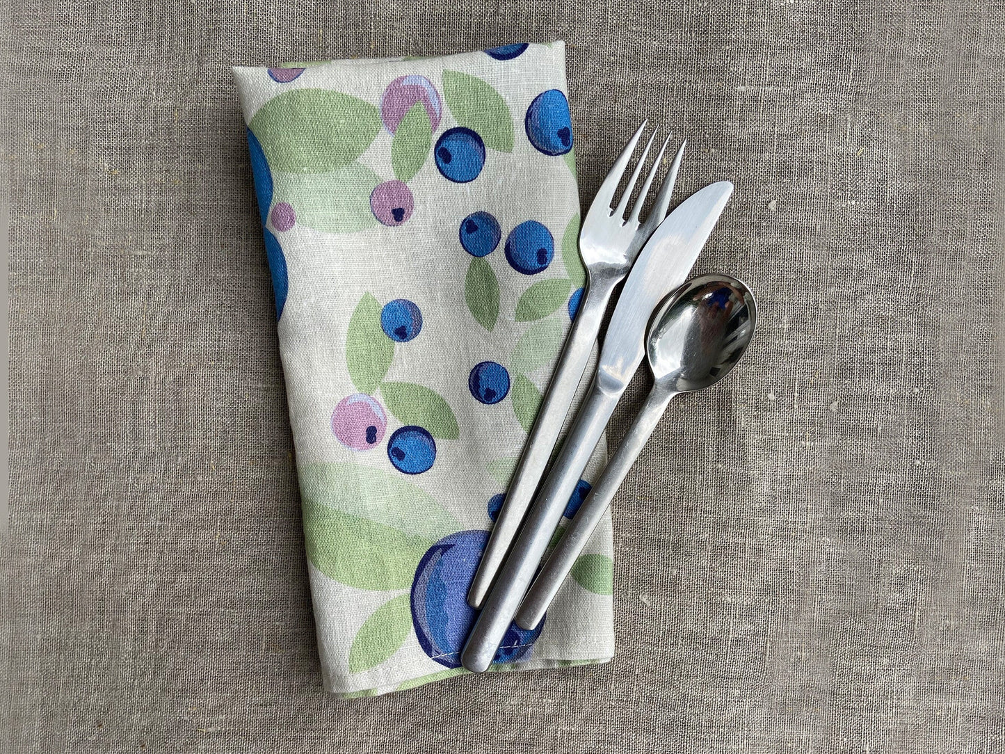 Set a summer tabletop with big bold blueberry 100% linen napkins! A perfect hostess housewarming gift | Picnic | Unique and useful gift